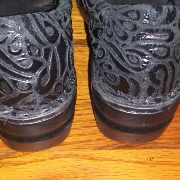 BOC Born Concept Clogs Embossed Paisley print LEATHER Nursing Shoes 38.5 USA 8.5 - Picture 5 of 8